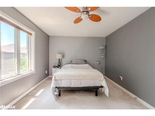 31 Megan Crescent, Barrie, ON - Indoor Photo Showing Bedroom