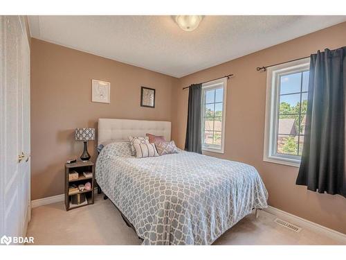 31 Megan Crescent, Barrie, ON - Indoor Photo Showing Bedroom