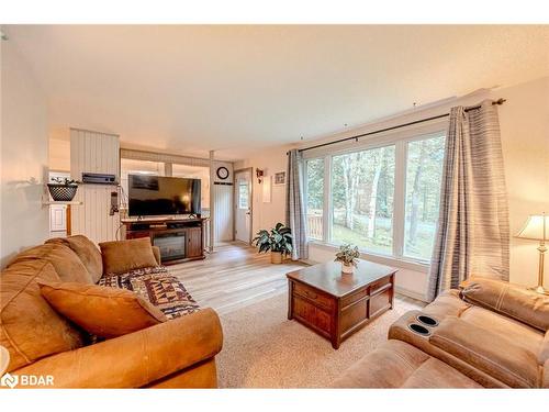 284 Britannia Road, Huntsville, ON - Indoor Photo Showing Living Room