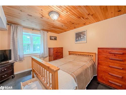 284 Britannia Road, Huntsville, ON - Indoor Photo Showing Bedroom