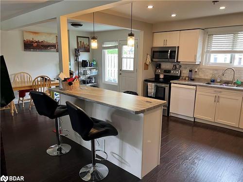 24 College Crescent, Barrie, ON - Indoor Photo Showing Kitchen