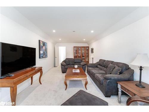 38 Magazine Street, Penetanguishene, ON - Indoor Photo Showing Living Room