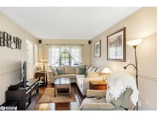 45 Country Lane, Barrie, ON - Indoor Photo Showing Living Room