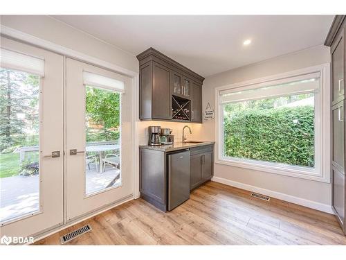 5 Nicholson Crescent, Minesing, ON - Indoor Photo Showing Kitchen