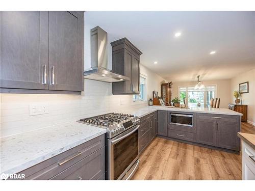 5 Nicholson Crescent, Minesing, ON - Indoor Photo Showing Kitchen With Upgraded Kitchen