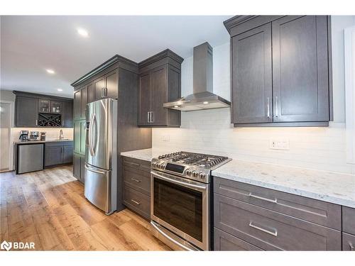 5 Nicholson Crescent, Minesing, ON - Indoor Photo Showing Kitchen With Upgraded Kitchen