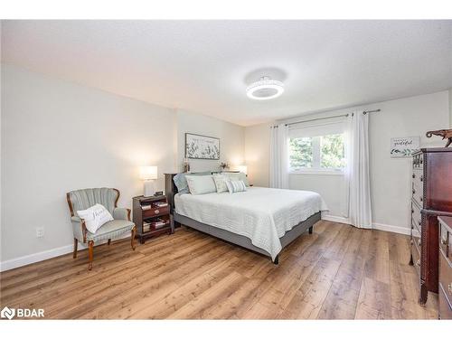 5 Nicholson Crescent, Minesing, ON - Indoor Photo Showing Bedroom