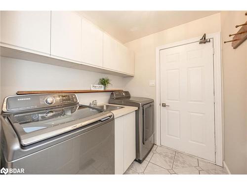 5 Nicholson Crescent, Minesing, ON - Indoor Photo Showing Laundry Room