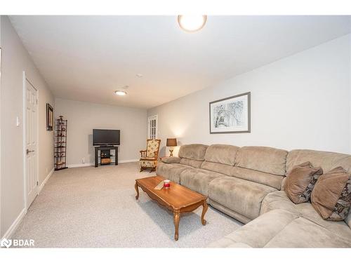 5 Nicholson Crescent, Minesing, ON - Indoor Photo Showing Living Room