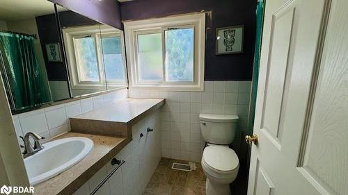 38 Pleasant Road, Guelph, ON - Indoor Photo Showing Bathroom