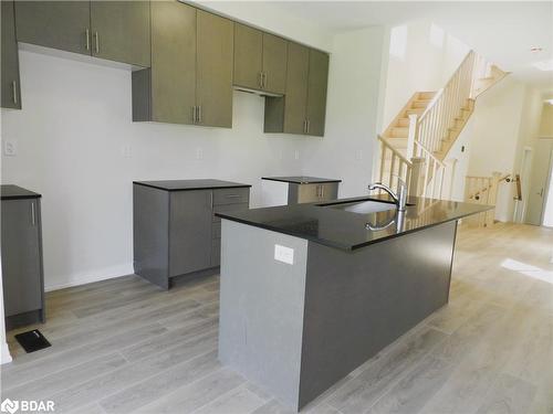 94 Turnberry Lane, Barrie, ON - Indoor Photo Showing Kitchen