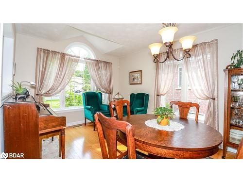 156 Columbia Road, Barrie, ON - Indoor Photo Showing Dining Room