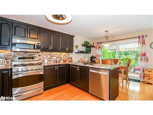 156 Columbia Road, Barrie, ON - Indoor Photo Showing Kitchen