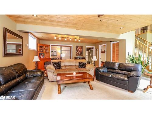 156 Columbia Road, Barrie, ON - Indoor Photo Showing Living Room