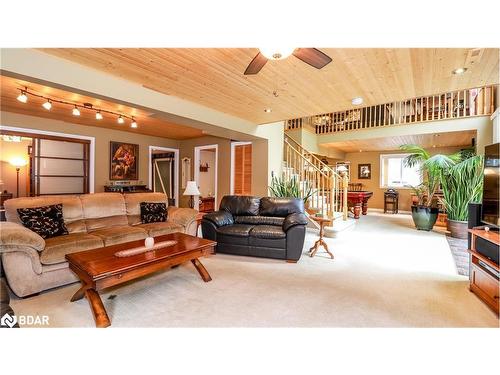 156 Columbia Road, Barrie, ON - Indoor Photo Showing Living Room