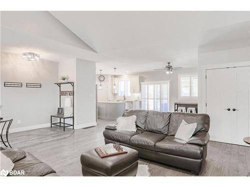 140 Centre Road, Madoc, ON - Indoor Photo Showing Living Room