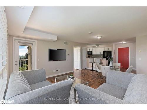 1416-8 Dayspring Circle, Brampton, ON - Indoor Photo Showing Living Room