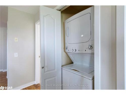 1416-8 Dayspring Circle, Brampton, ON - Indoor Photo Showing Laundry Room