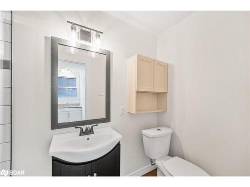 105 Toronto Street, Barrie, ON - Indoor Photo Showing Bathroom