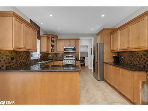 70 Cumming Drive, Barrie, ON - Indoor Photo Showing Kitchen