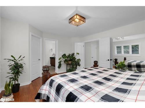 70 Cumming Drive, Barrie, ON - Indoor Photo Showing Bedroom