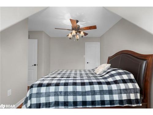 70 Cumming Drive, Barrie, ON - Indoor Photo Showing Bedroom