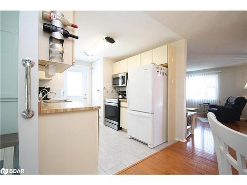 11 Exploits Arm, Innisfil, ON - Indoor Photo Showing Kitchen