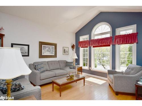 263 Dock Road, Barrie, ON - Indoor Photo Showing Living Room