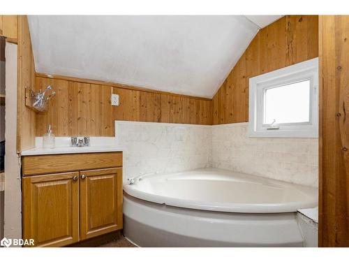 835 11Th Street W, Owen Sound, ON - Indoor Photo Showing Bathroom