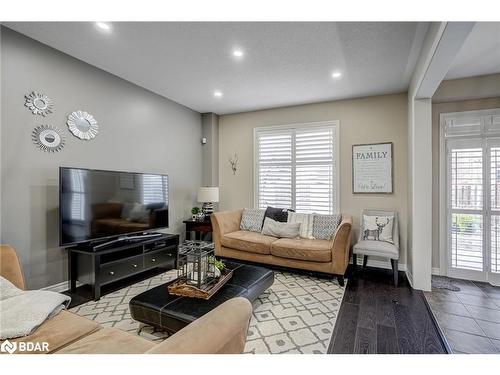 58 Hardgate Crescent, Brampton, ON - Indoor Photo Showing Living Room