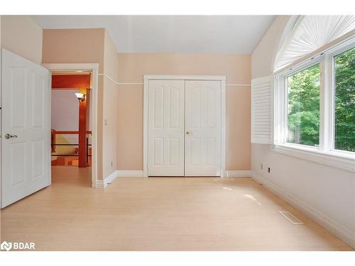 29 Glenhuron Drive, Springwater, ON - Indoor Photo Showing Other Room