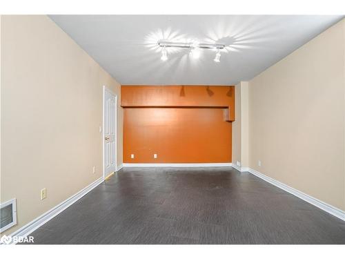 29 Glenhuron Drive, Springwater, ON - Indoor Photo Showing Other Room