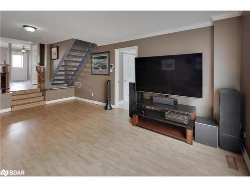 58 Downing Crescent, Barrie, ON - Indoor Photo Showing Living Room