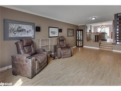 58 Downing Crescent, Barrie, ON - Indoor Photo Showing Living Room