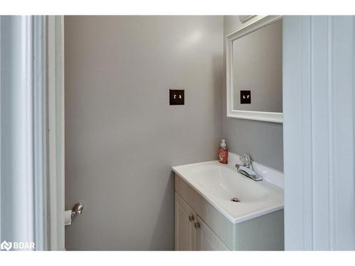 58 Downing Crescent, Barrie, ON - Indoor Photo Showing Bathroom