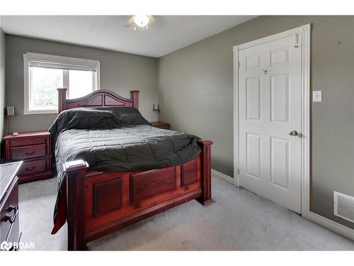 58 Downing Crescent, Barrie, ON - Indoor Photo Showing Bedroom