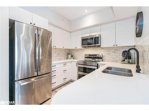 603-302 Essa Road, Barrie, ON - Indoor Photo Showing Kitchen With Double Sink With Upgraded Kitchen