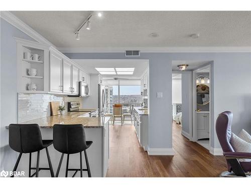 808-65 Ellen Street, Barrie, ON - Indoor Photo Showing Kitchen