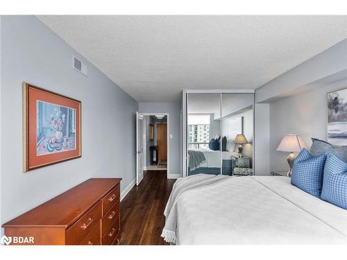 808-65 Ellen Street, Barrie, ON - Indoor Photo Showing Bedroom