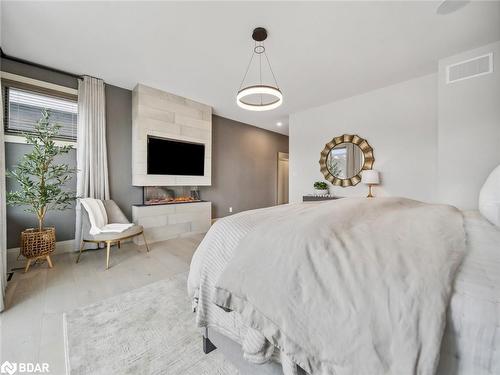 7 Meadowlark Way, Collingwood, ON - Indoor Photo Showing Bedroom