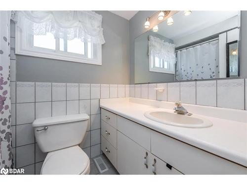 31 Glenridge Road, Barrie, ON - Indoor Photo Showing Bathroom