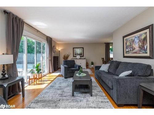 31 Glenridge Road, Barrie, ON - Indoor Photo Showing Living Room