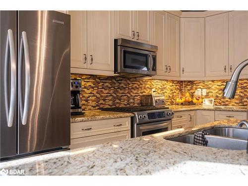 29 Stapleton Place, Barrie, ON - Indoor Photo Showing Kitchen With Double Sink With Upgraded Kitchen