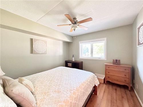 305 Mariners Way, Collingwood, ON - Indoor Photo Showing Bedroom