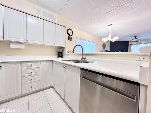 305 Mariners Way, Collingwood, ON - Indoor Photo Showing Kitchen With Double Sink