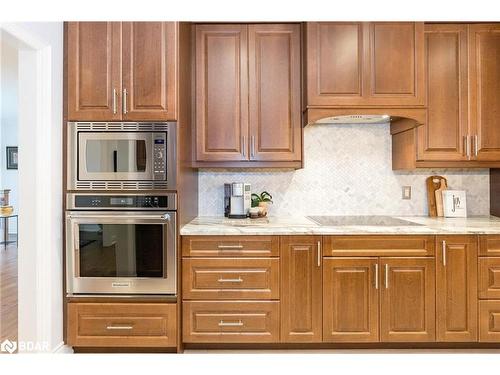 28 Timber Wolf Trail, Minesing, ON - Indoor Photo Showing Kitchen