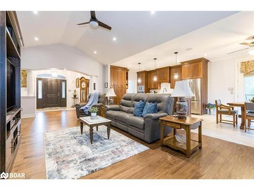 28 Timber Wolf Trail, Minesing, ON - Indoor Photo Showing Living Room