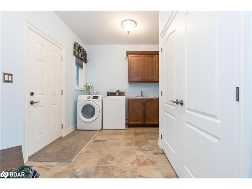 28 Timber Wolf Trail, Minesing, ON - Indoor Photo Showing Laundry Room