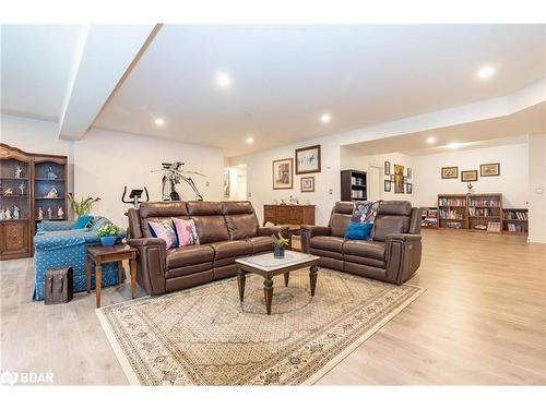 28 Timber Wolf Trail, Minesing, ON - Indoor Photo Showing Living Room