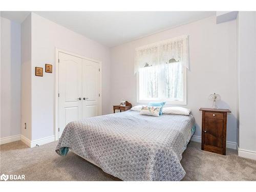 28 Timber Wolf Trail, Minesing, ON - Indoor Photo Showing Bedroom